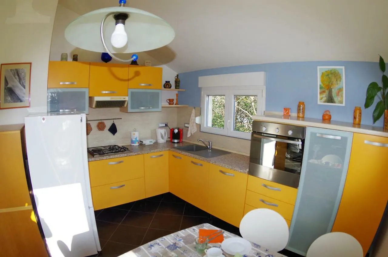 Leni Apartment Fazana 0*,